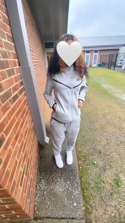 Nike Tech Outfit Ideas, Grey Nike Tech Outfit, Nike Tech Outfit, Nike Tech Fit, Grey Nike Tech, Tech Outfit, Sweatpants Fit, Nike Tracksuit, Shein Outfits