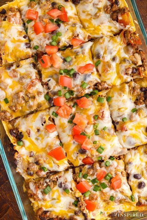 Mexican lasagna is a delicious and hearty dish that combines the flavors of traditional Mexican cuisine with the comfort of classic lasagna. It starts with layers of tender corn tortillas, flavorful ground beef, beans, and spices. Then topped with gooey melted cheese! A must have if you are a fan of Mexican food! Layered Mexican Tortilla Casserole, Mexican Baked Dishes, Enchilada Lasagna Recipe, Mexican Food Recipes Corn, Healthy Ground Beef Mexican Recipes, Taco Lasagna With Corn Tortillas, Mexican Lasagna Recipe With Corn Tortillas, Mexican Lasagna With Flour Tortillas, Mexican Main Dish Recipes