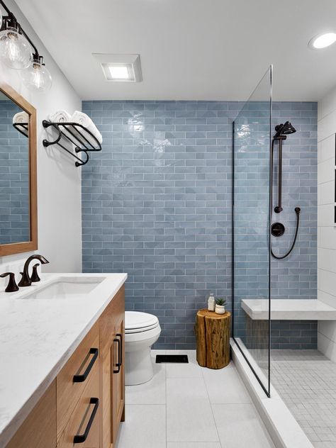 Modern Bathroom Paint, Makeover Kamar Mandi, Tile Accent Wall, Blue Bathroom Tile, Chicago Interior Design, Blue Tile, Bathroom Remodel Shower, Basement Bathroom, Bad Design