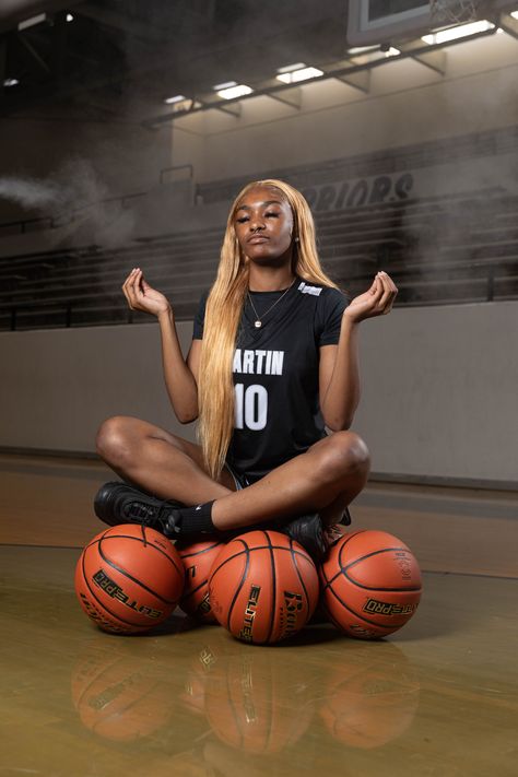 woman basketball player sitting on balls for media day Basketball Funny Photos, Basketball Banner Pictures, Basketball Inspo Pictures, Athlete Poses Photography, Model Photo Poses, Basketball Media Day Pictures Women, Basketball Picture Ideas Women, Basketball Pics Ideas, Sports Picture Poses