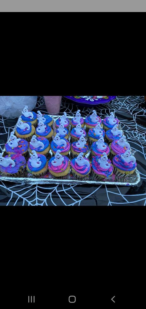 Halloween Gender Reveal Cupcakes, Spooky Gender Reveal Cake, Halloween Gender Reveal Food Ideas, Pastel Halloween Gender Reveal, Boo Or Ghoul Gender Reveal, Pink And Blue Halloween Gender Reveal, Boo-y Or Ghoul Gender Reveal Ideas, Gender Reveal Food, Ghost Cupcakes