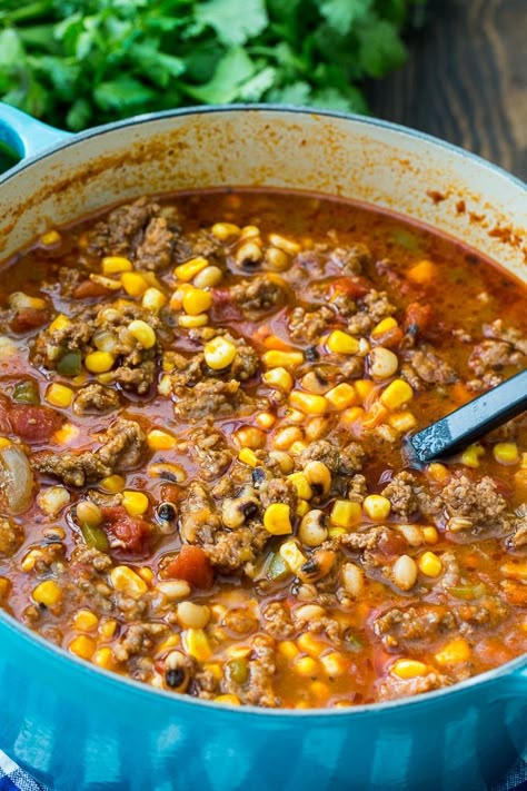 Coastal Recipes, Chili Ground Beef, Southern Chili, Southern Cooking Soul Food, Soup Station, Soup Recipes With Ground Beef, Sausage Chili Recipe, Blackeyed Pea Recipes, Chili Spicy