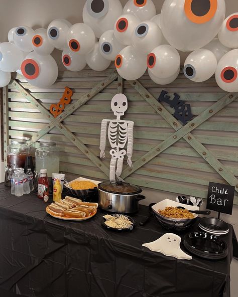 Halloween Party Chilli Bar, Spooky First Birthday Ideas, Halloween Chili Bar Party, Halloween Chili Bar, Chili Cook Off Party, Chili Bar Party, Halloween Chili, Neighborhood Halloween, Chili Bar