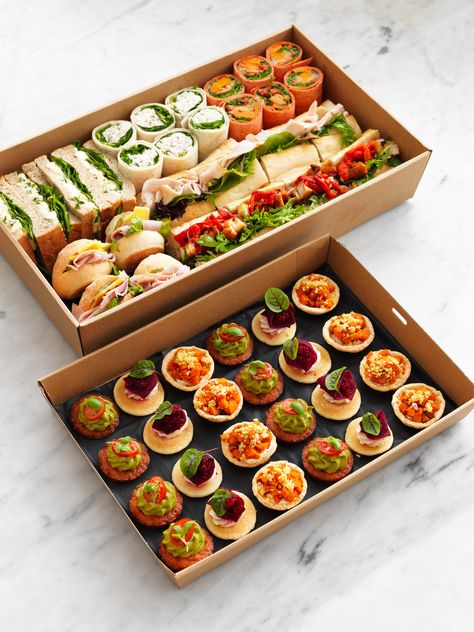 ultimate breads  and canapés Catering Salad, Canapes Ideas, Recipes Chicken Thighs, Box Sandwich, Finger Food Catering, Gourmet Box, Party Sandwiches, Food Infographic, Party Food Buffet