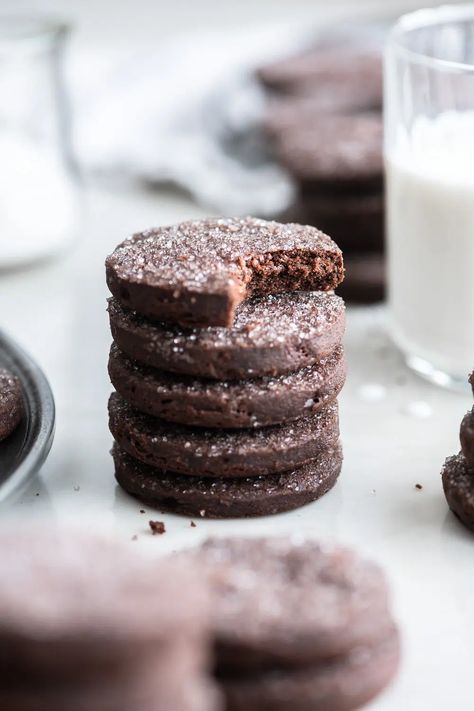 chocolate shortbread recipe Butter Spritz Cookies, Chocolate Dip, Cookies Light, Icebox Cookies, Chocolate Shortbread, Chocolate Shortbread Cookies, Bitter Chocolate, Shortbread Cookie, Chocolate Peppermint