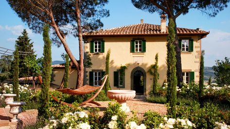 Luxury villa Bramasole - Home In Italy Italy Countryside House, Italy House Italian Villa, Italian Countryside House, Italy Countryside, Tuscany House, Homes In Italy, Italy House, Italy Villa, Villas In Italy