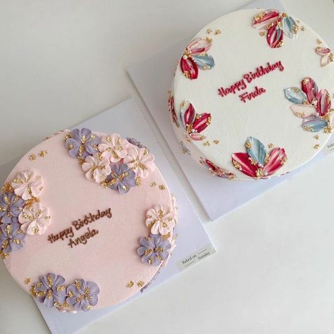 Simple Pretty Cakes Aesthetic, Pretty Simple Birthday Cakes, Birthday Cakes 2023, Bento Cakes Designs, Simple Bday Cakes For Women, Bento Cake Design Aesthetic, Cake Designs Aesthetic, Simple Aesthetic Birthday Cakes, Aesthetic Cakes Birthday