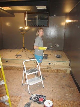 How to a Build a Riser for Home Theater Seating (with Pictures) Home Theater Riser, Theatre Decor, Home Theater Basement, Theatre Room Ideas, Bar Design Home, Media Room Seating, Electronics Organization, Transition Ideas, Apple Electronics