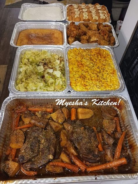 Tasty Soul Food Recipes | Soul food spread Soul Food Catering, Recipes Soul Food, Cabbage Fried, Thanksgiving Dinner Plates, Healthy Soul Food, Brunch Catering, Soul Food Recipes, Banana Pudding Cake, Food Spread