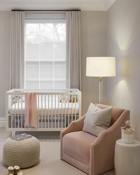 Andrea Benedettini (@andreabenedettini) • Instagram photos and videos Nursery Vignette, Andrea Benedettini, Nursery Office Combo, True Believer, Sweet Nursery, Baby Rooms, Toddler Bedrooms, Nursery Inspiration, Hotel Design