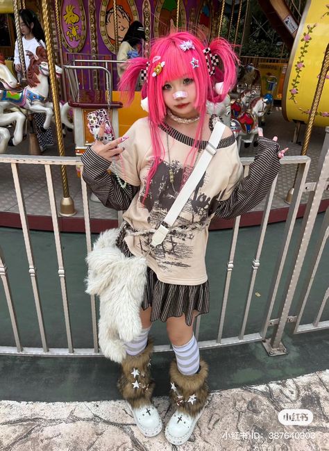 Harajuku Grunge Fashion, Yabi Chinese Fashion, Garyu Outfits, Harakuju Outfit, Cute Harajuku Outfits, Yabi Fashion, Harajuku Fashion Hair, Shinjuku Fashion, Juminocore Outfit