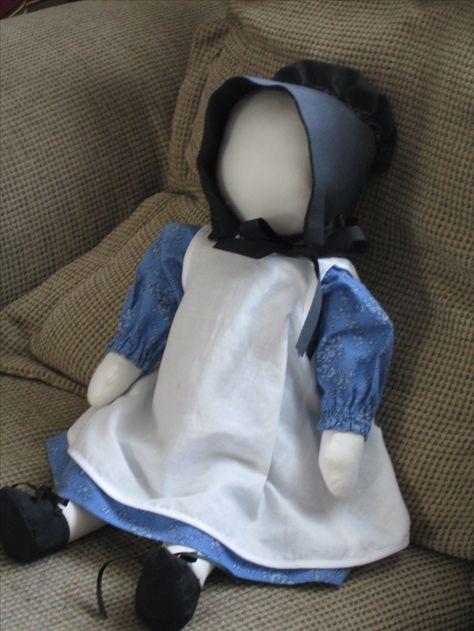 This Greenbrier Amish doll pattern is work but worth the effort. I've made 2 and they are wonderful gifts. Amish Clothing, Mishloach Manos, Amish Dolls, Dammit Doll, Amish Crafts, Rag Doll Pattern, Amish Quilts, Sampler Quilts, Primitive Dolls