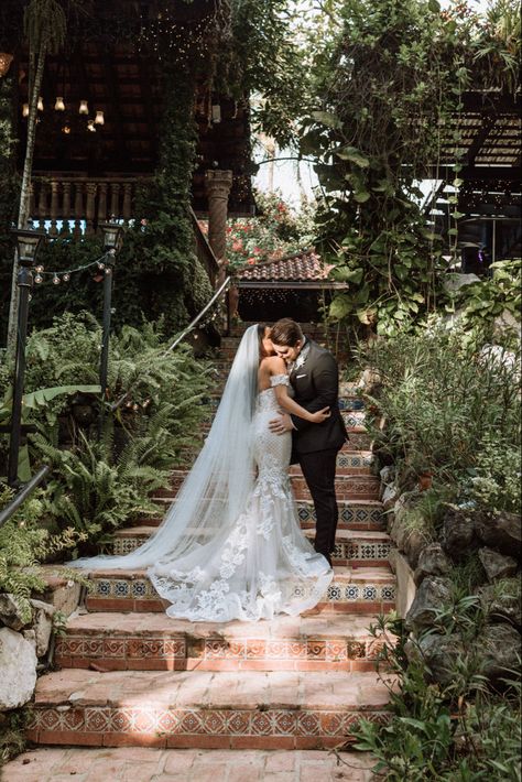 Destination wedding just in time before the locked down at Hacienda Siesta Alegre. Spanish Princess Wedding Dress, Wedding In Jalisco, Jalisco Wedding Dress, Hacienda Wedding Photography, Jalisco Wedding Haciendas, Pero Anoche Wedding, Mexico Wedding Photography, Hacienda Photoshoot, Spanish Wedding Aesthetic