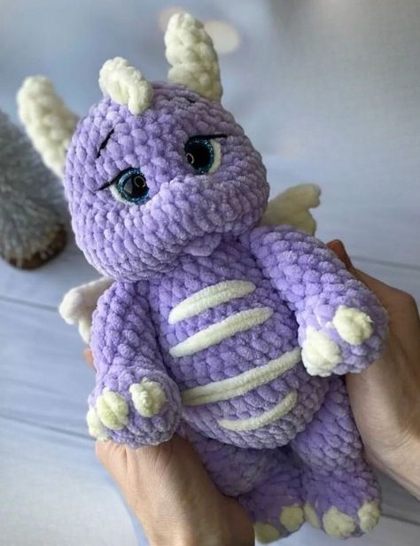 Crochet Dragon Pattern Amigurumi Triceratops, Dinosaur Amigurumi Pattern, Crocheted Dragon, Dragon Video, Crocheting Amigurumi, Dinosaur Amigurumi, Crochet Queen, Puff Stitch Crochet, Crochet Dragon Pattern