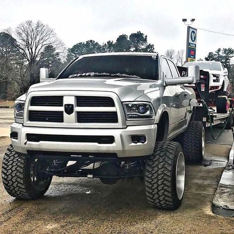 Cummins Diesel Trucks, Jacked Up Chevy, Custom Lifted Trucks, Chevy Diesel Trucks, Cummins Trucks, Truck Diy, Trucks Lifted Diesel, Lifted Chevy, Lifted Chevy Trucks