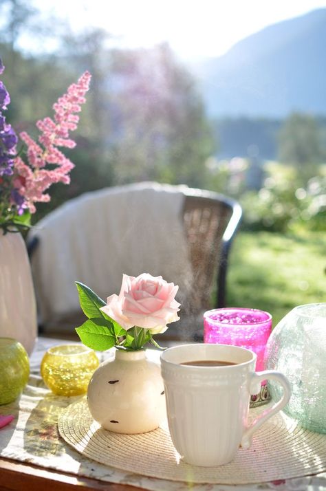 breakfast with a beautiful view | Pin by Nini Hi on Summer Cottage | Pinterest | Gardens, Sleep and In ... Morning Message For Her, Arise And Shine, Chocolate Caliente, Good Morning Messages, Coffee Love, Simple Pleasures, Coffee Art, High Tea, Coffee Break