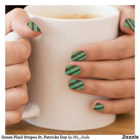 Christmas Nail Designs Black, Winter Nail Designs Simple, Nail Inspo Baddie, Cute Short Square Nails, Nail Paint Design, Bold Nail Designs, St Patrick Day Nails Acrylic, Nail Art Designs Halloween, Nails Art Christmas