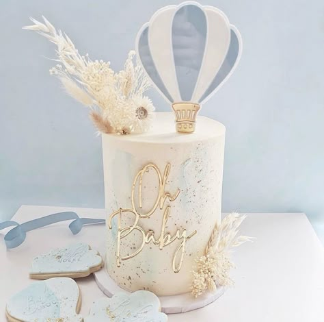 Hot Air Balloon Gender Reveal Cake, Dusty Blue Baby Shower Cake, Boho Baby Shower Cake Boy, Simple Baby Shower Cake Ideas, Neutral Gender Reveal Cake, Boho Baby Shower Cake, Blue Baby Shower Cake, Baby Shower Cake, Gender Reveal Baby Shower Themes