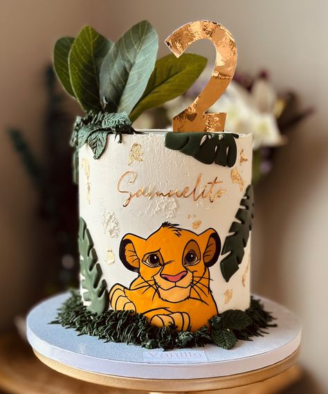 King Lion 🦁🌿🍃🍀 #buttercream #kinglioncake #cakedesign #cakeart #reyleon Simba Theme Cake, Lion King 2nd Birthday Party Ideas, Lion King Smash Cake, Lion King Birthday Cake, Lion Guard Cake, Lion King Cake, Lion King Birthday Party Ideas, Lion Guard Birthday, Lion King Party