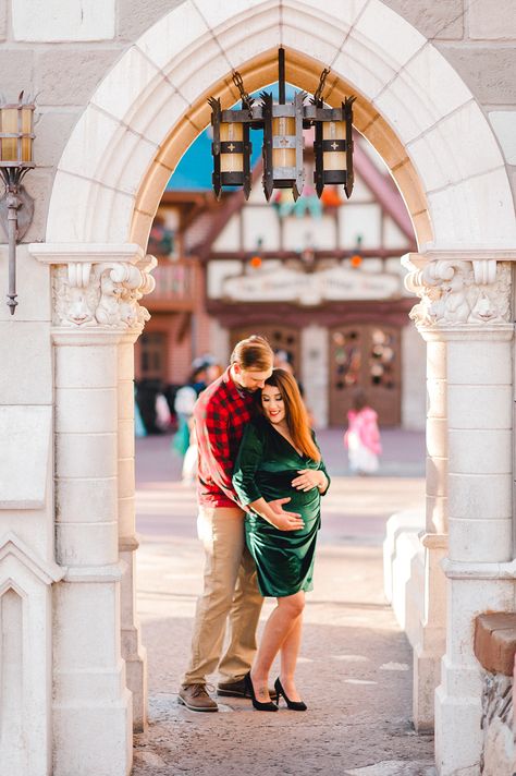 Disney Maternity Photos, Disney Maternity Photoshoot, Disney Theme Maternity Photoshoot, Disney World Maternity Photos, Disney World Maternity Photoshoot, Magic Kingdom Maternity Photoshoot, Disney World Pregnant, Disneyworld Pregnant, Disney Photoshoot