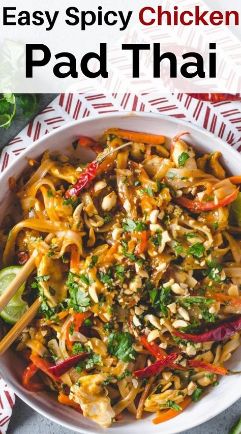 Spicy Chicken Pad Thai, Ramadan Ideas, Food Thai, Inexpensive Dinners, Chicken Pad Thai, Pad Thai Noodles, Pad Thai Recipe, Confort Food, Thai Noodles