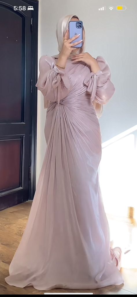 Simple Soiree Dresses Hijab, Simple Soiree Dresses, Hijabi Dresses Soiree, Hijabi Dresses, Dinner Dresses, Prom Dress Inspo, Bride Dress Simple, Soiree Dress, Stylish Wedding Dresses