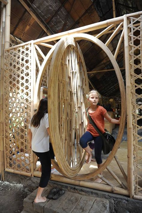 A revolving bamboo door at the Green School in Bali. Bamboo Projects, Bamboo Door, Bamboo Building, Bamboo House Design, Bamboo Structure, Bamboo Architecture, Bamboo Decor, Bamboo Construction, Green School