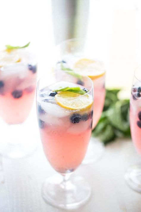 Blueberry Vodka Lemonade Pitcher, Soda Cocktails, Blueberry Drinks, Blueberry Vodka, Vodka Lemonade, Lemonade Cocktail, Vodka Soda, Blueberry Lemonade, Lemon Lemonade