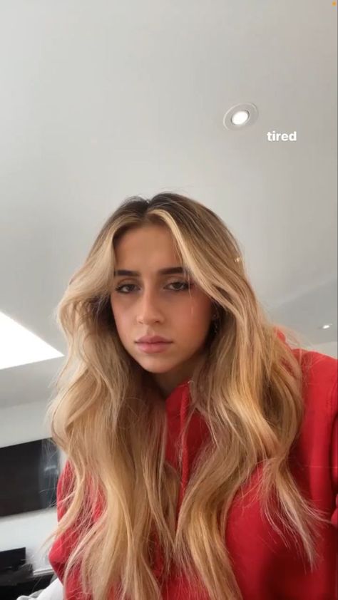 Tate Mcrae Hair, T8 Mcrae, Dream Hairstyles, Summer Blonde Hair, Dirty Blonde Hair, Tate Mcrae, Blonde Hair Looks, Blonde Hair With Highlights, Dirty Blonde