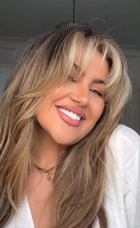 Dark Blonde Balayage Curtain Bangs, Front Highlights With Bangs, Bronde Balayage Bangs, Brown To Blonde Balayage With Bangs, Blond Highlights With Bangs, Highlight Curtain Bangs, Jamie Genevieve Hair, Blonde Bangs With Brown Hair, Brown Hair Honey Highlights