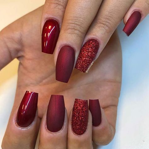 Matt Nails With Glitter, Red Glitter Matte Nails, Matt Glitter Nails, Red Matte Nails With Glitter, Red Chrome And Glitter Nails, Red Matte Nails Design Christmas, Christmas Nails 2023 Red And Gold, Matt Red Christmas Nails, Holiday Matte Nails