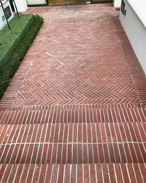 Clay Floor Tiles, Clay Floor, Patio Pavers Design, Brick Path, Brick Paving, Front Garden Design, Small Backyard Ideas, Backyard Landscaping Plans, Garden Paving