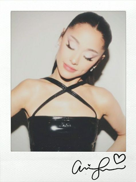 Ariana Grande Photobooth, Ariana Grande Polaroid, Ariana Polaroid, Ariana Aesthetic, Polaroid Pictures, Mini Photo, Newt, Ariana Grande, Photo Booth