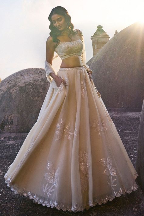 Trendy Outfits Indian, Indian Outfits Lehenga, Lehenga Designs Simple, Anita Dongre, Traditional Indian Dress, Indian Dresses Traditional, Bridal Lehengas, Traditional Indian Outfits, Indian Bridal Dress