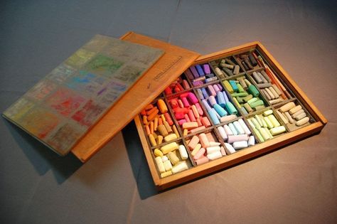 Soft Pastel Storage Ideas, Oil Pastel Storage, Pastel Storage, Art Storage Ideas, Boxes Organization, Artists Aesthetic, Pastels Paintings, Plein Air Easel, Art Supply Storage