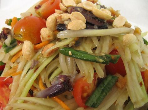 Bok Lahong - Spicy Cambodian Salad Cambodian Papaya Salad, Cambodian Salad, Cambodian Dishes, Spicy Papaya Salad, Cambodian Recipes, Asian Salads, Dried Red Chili Peppers, Thai Chili Pepper, Burmese Food