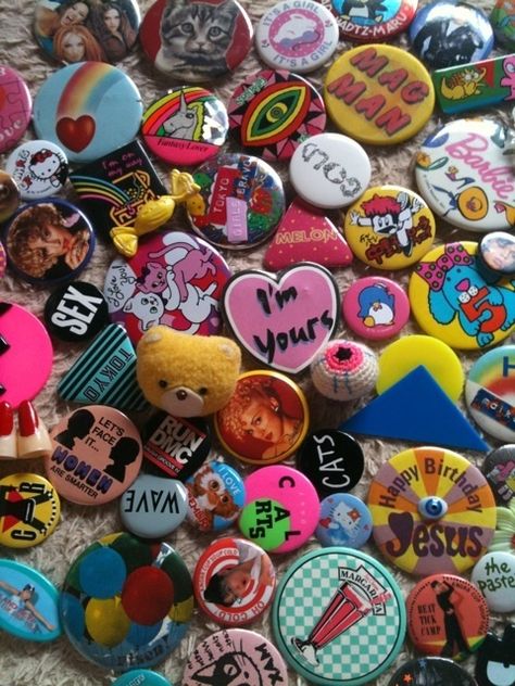 Curly Head, People Talking, Look Retro, Stay Weird, Cool Pins, Gorillaz, Cute Pins, Up Girl, Button Pins