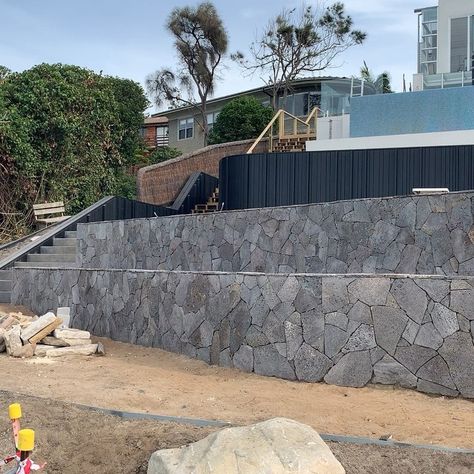 Basalt Wall, Stone Cladding Exterior, Cladding Exterior, Stone Pool, Exterior Inspiration, Basalt Stone, Black Basalt, Stone Cladding, Exterior Stone