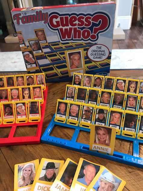 Make Your Own Guess Who Game, Guess Who Family Members, Personalized Guess Who Game, Homade Boardgames, Home Made Board Games Diy, Friend Group Gift Ideas, Activities To Do With Friends At Home, Birthday Ideas Activities, Diy Guess Who Game