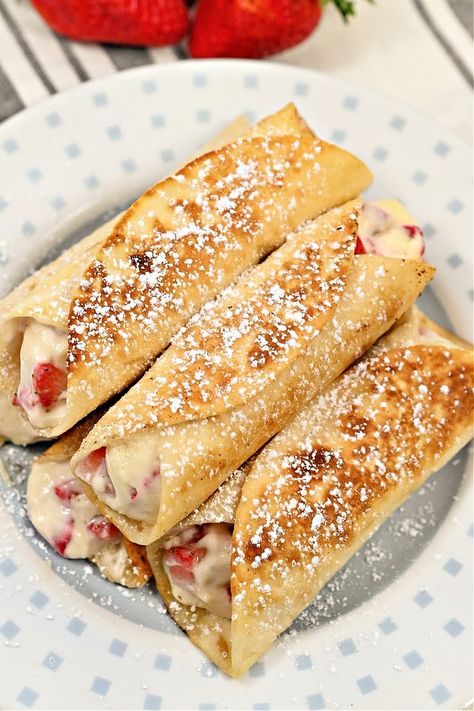 Keto Strawberry Cream Cheese Roll Ups Cream Cheese Roll Ups Tortilla Dessert, Keto Tortilla Roll Ups, Bariatric Sweet Snacks, Recipes With Strawberry Cream Cheese, Strawberry Keto Recipes, Strawberry And Cream Cheese Recipes, Keto Strawberry Recipes, Keto Rollups, Keto Strawberry Dessert