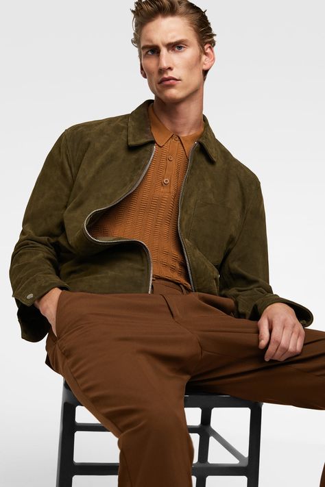 Men Editorial, Suede Jacket Outfit, Gentleman Mode, Interview Suits, Green Suede Jacket, Preppy Mode, Old Man Fashion, Older Mens Fashion, Stylish Mens Suits