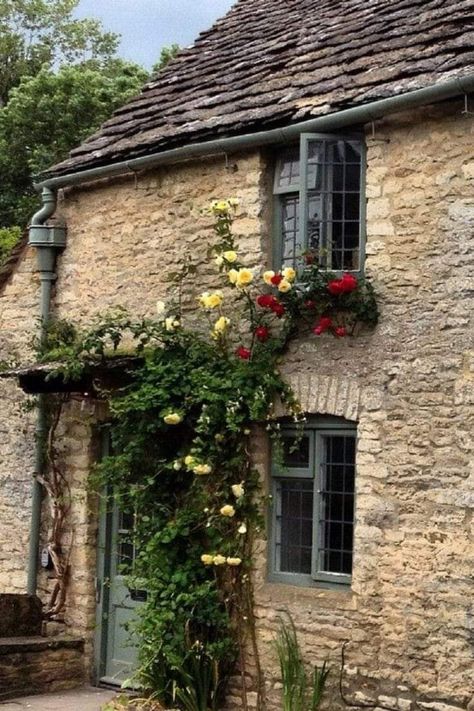 British Cottage, Fairytale House, Cottage Aesthetic, English Cottage Garden, Countryside House, House On The Rock, Little Cottage, Architecture Old, City House