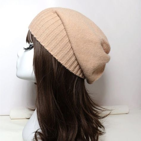 Solid Slouchy Beanie Hats With Short Hair, Fall Hats For Women, Beanie Hairstyles, Slouchy Beanie Hats, Winter Headwear, Beanie Outfit, Trendy Outfits Indian, Hat Aesthetic, Outfits Indian