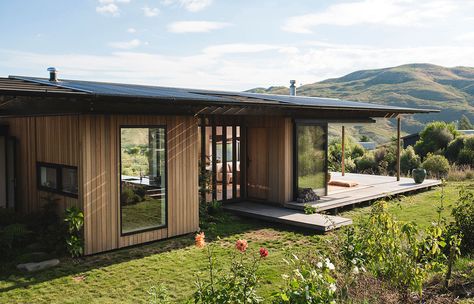 Beach House New Zealand, Japanese House Exterior, Living Big In A Tiny House New Zealand, New Zealand Bach Beach Houses, Residential Architecture Facades, Shofuso Japanese House And Garden, New Zealand Architecture Beach Houses, Japanese Modern House, Residential Architecture Apartment