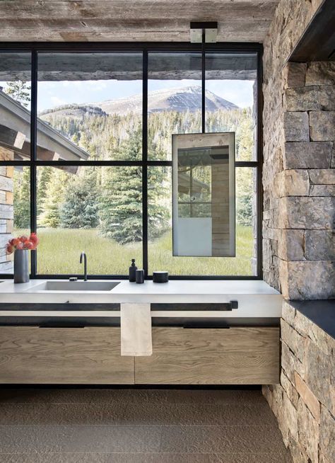 Organic-meets-modern design in this breathtaking home in Big Sky country Interior Design Engineering, Mountain Style Homes, Modern Mountain Home, Mountain Living, Rustic Bathrooms, Mountain Modern, Modern Mountain, Rustic Bathroom, Mountain Home