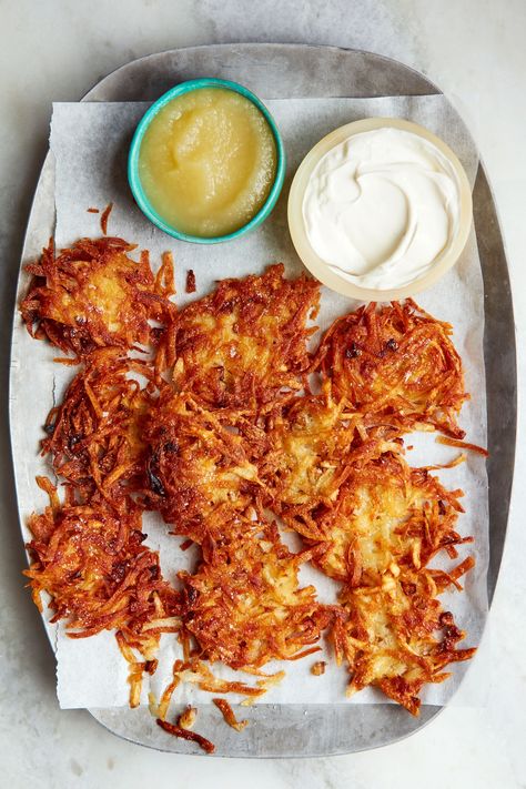 Latkes Recipe, Potato Latke Recipe, Hanukkah Recipes, Potato Latkes, Hanukkah Food, Grated Potato, Winter Dishes, Potato Pancakes, Food For A Crowd