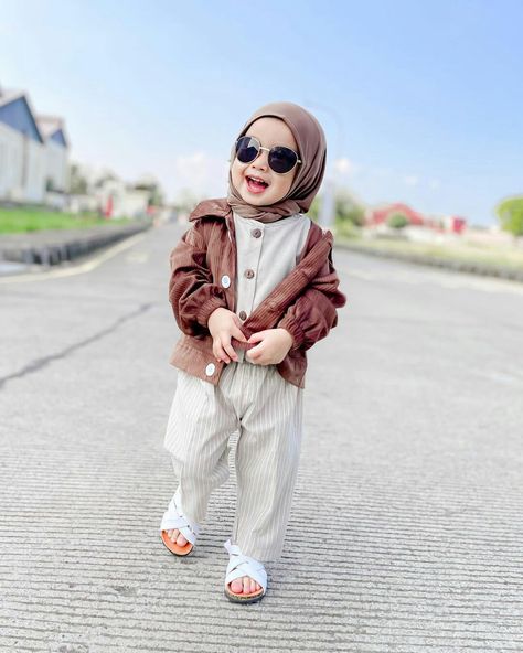 Boy Kurta, Alice Clothes, Baby Hijab, Muslim Kids, Cute Black Wallpaper, Baby Outfit, Dresses Kids Girl, Girls Fashion Clothes