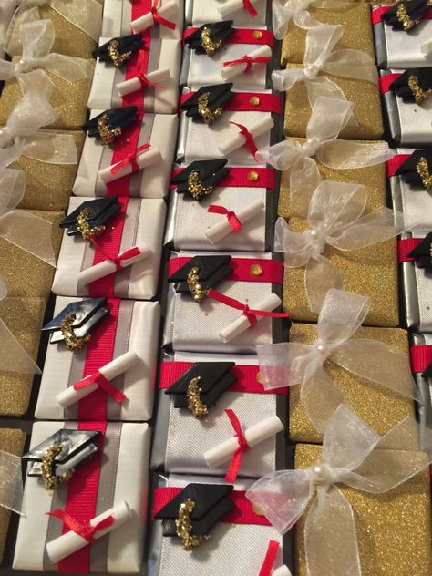 Chocolate Graduation, College Graduation Party Favors, Ribbon Graduation, Graduation Chocolate, Graduation Souvenirs, Graduation Cap And Diploma, Cap And Diploma, Graduation Party Desserts, Graduation Treats