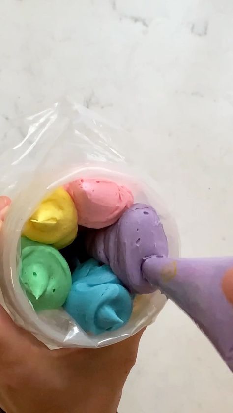 sugarcoatesbakery on Instagram: This is how we (I) do it... quick video of how I fill my piping bag with multiple colors! • • • • • • • #rainbowcake #rainbow #howto… Diy Piping Bag, Montell Jordan, Icing Ideas, Icing Tips, Piping Bag, Decorating Videos, Rainbow Birthday, Rainbow Cake, Pastel Rainbow