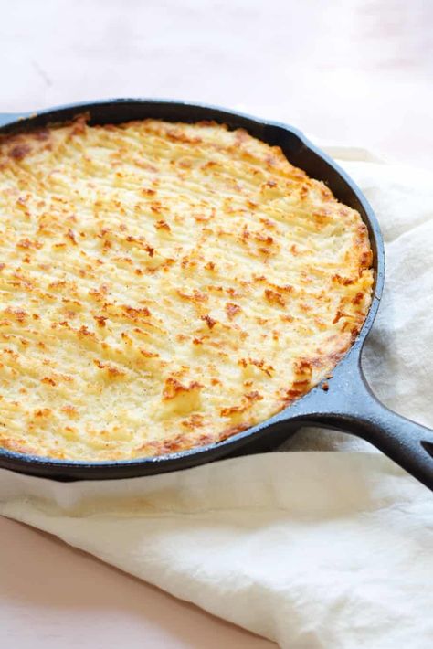 Shepherd's Pie Using Leftover Lamb Lamb Shepherds Pie, Cast Iron Skillet Recipes Dinner, Leftover Lamb, Cast Iron Skillet Cooking, Fluffy Mashed Potatoes, Iron Skillet Recipes, Skillet Dishes, Skillet Cooking, Cast Iron Skillet Recipes